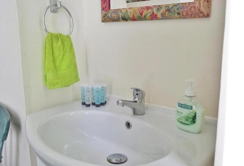 浴室共有スタンダード4人用ルーム, The Ravensbourne