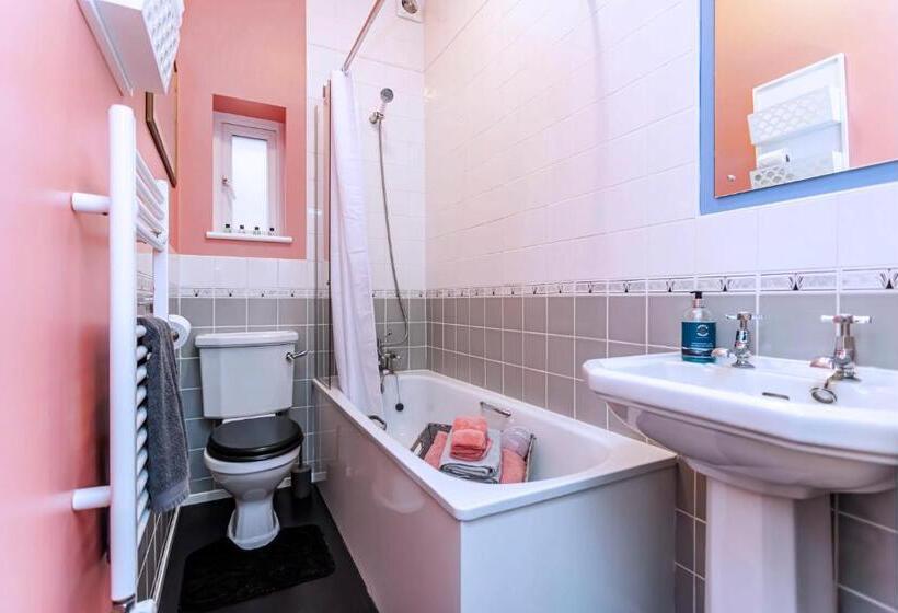 スタンダードルーム, The Ravensbourne