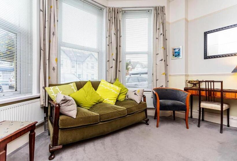 スタンダードルーム, The Ravensbourne