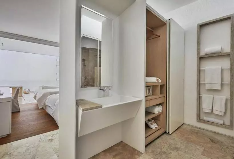 Standard Room 2 Double Beds