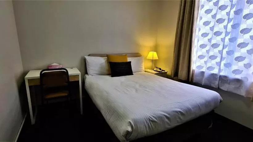 エコノミールーム, Brunswick Tower