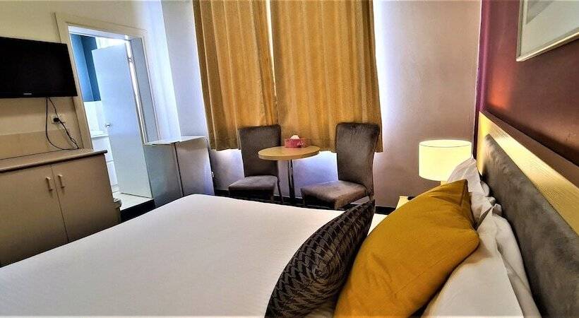 标准间, Brunswick Tower