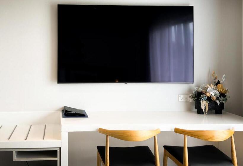 חדר סטודיו סטנדרד, The Sails Nelson