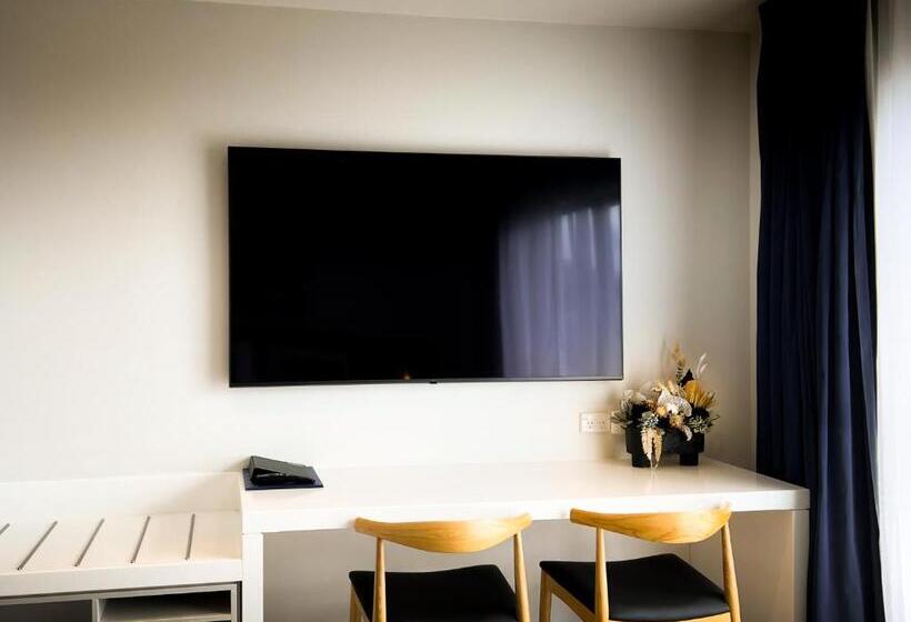 חדר סטודיו סטנדרד, The Sails Nelson