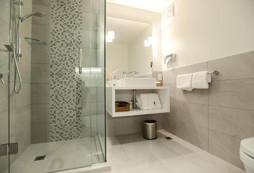 חדר סטודיו סטנדרד, The Sails Nelson