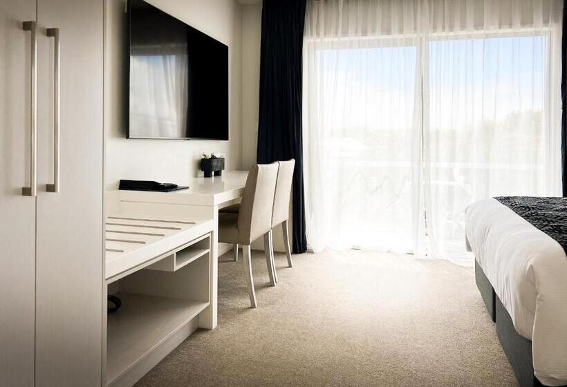 חדר סטודיו סטנדרד, The Sails Nelson