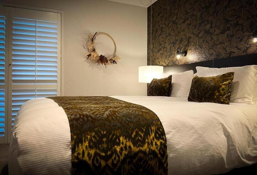 דירת חדר, The Sails Nelson