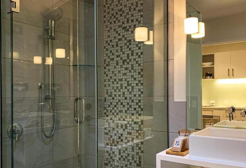 חדר סטודיו סטנדרד, The Sails Nelson