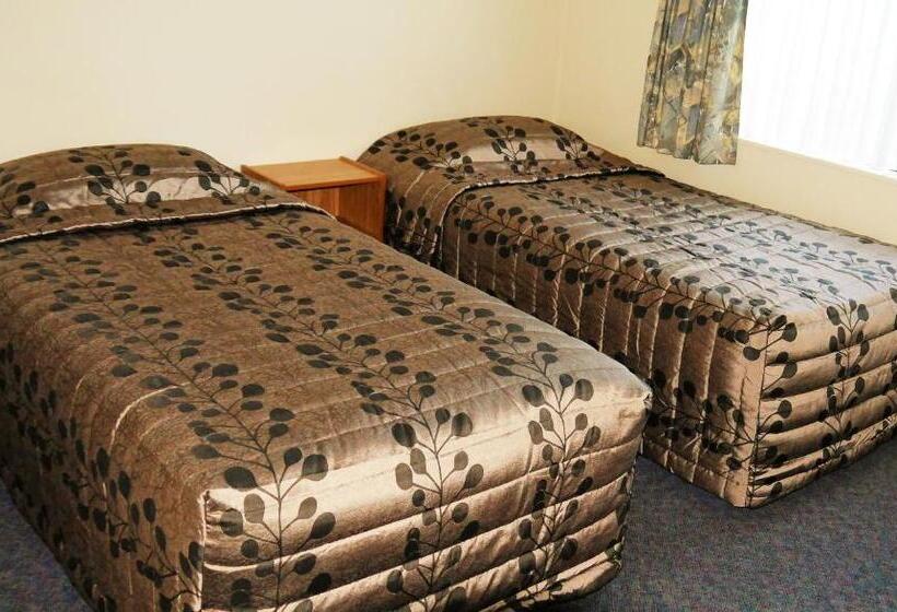 דירת חדר, Tudor Lodge Motel