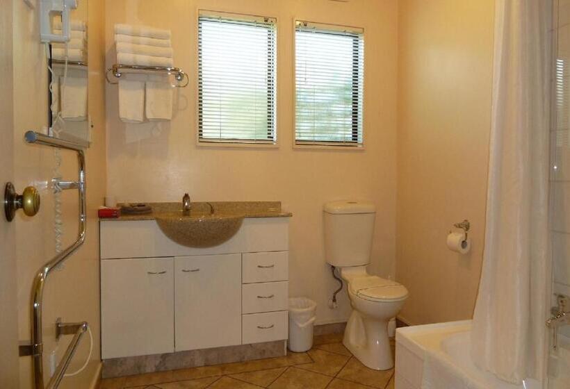 דירת חדר, Tudor Lodge Motel