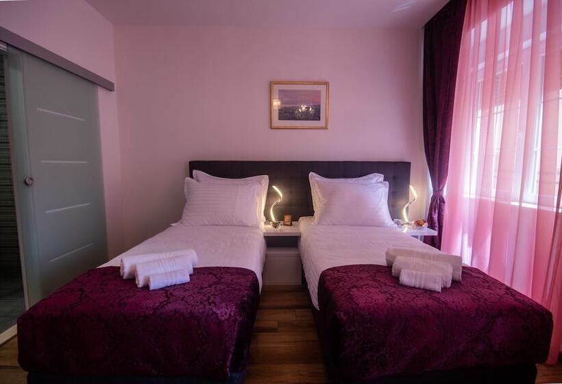 اتاق لوکس, Center Luxury Rooms 3
