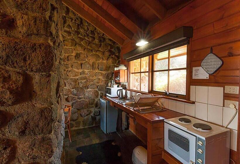 スタンダードスタジオ, Tuki Retreat