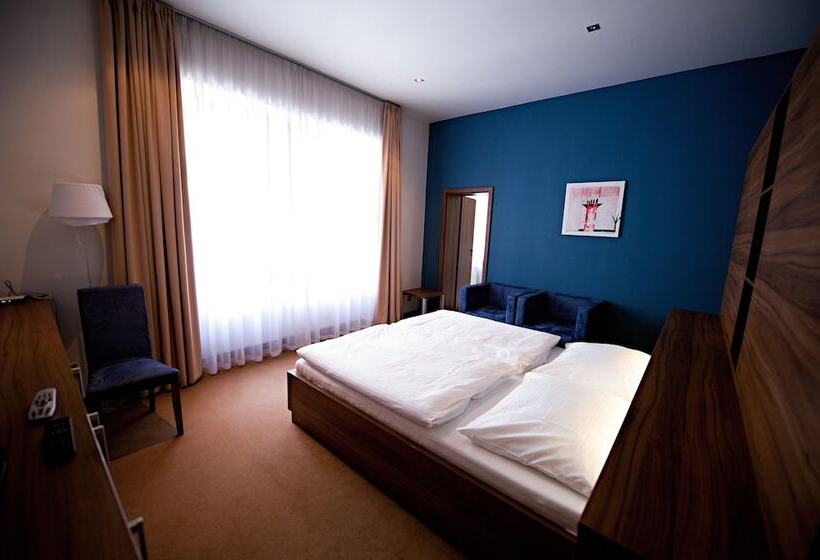 スーペリアールーム, & Pivovar černý Orel