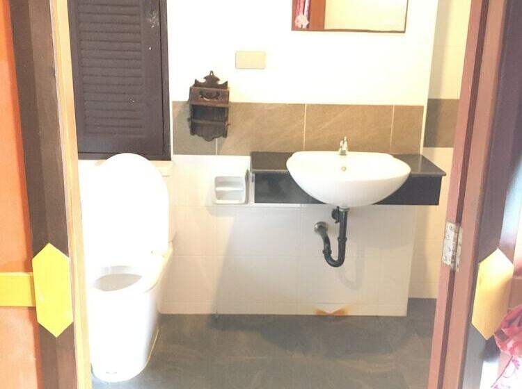 Deluxe Room, 99 Residence