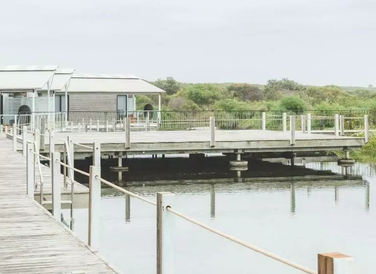 キングサイズベッドのスイートルーム, Caves Coastal Bar & Bungalows