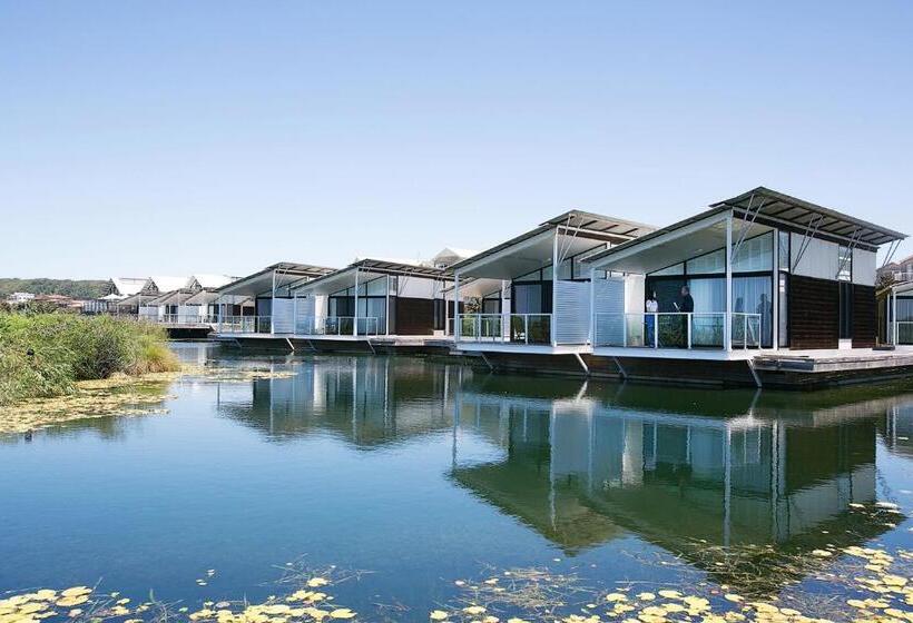 سوئیت با تخت بزرگ, Caves Coastal Bar & Bungalows