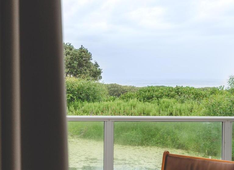 سوئیت با تخت بزرگ, Caves Coastal Bar & Bungalows