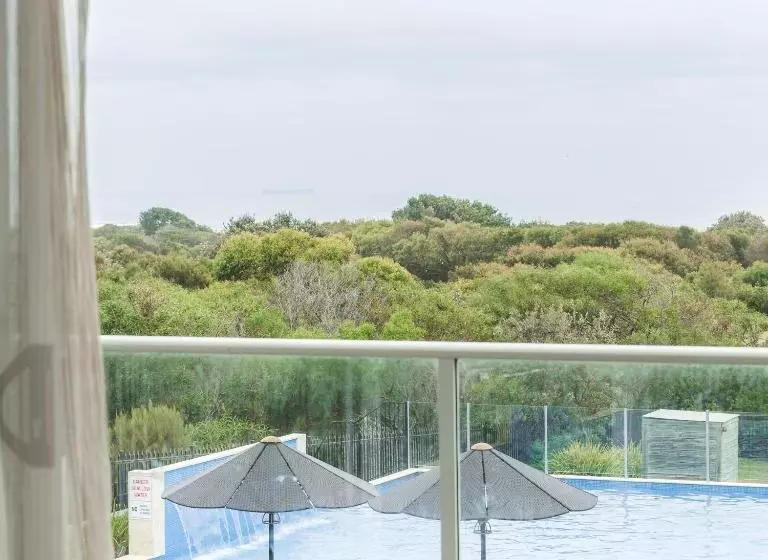 ビラホテル１ベッドルーム, Caves Coastal Bar & Bungalows