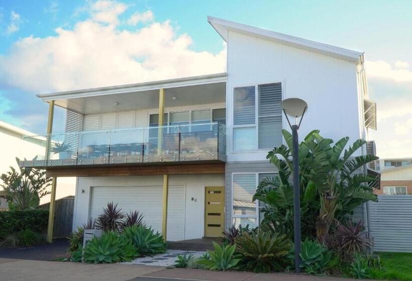 خانه 4 خوابه, Caves Coastal Bar & Bungalows