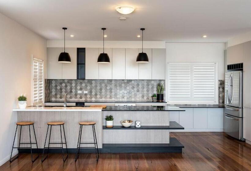 خانه 4 خوابه, Caves Coastal Bar & Bungalows