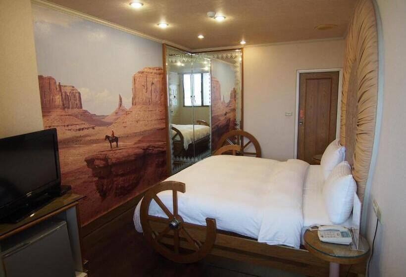 اتاق سوپریور, Daychen