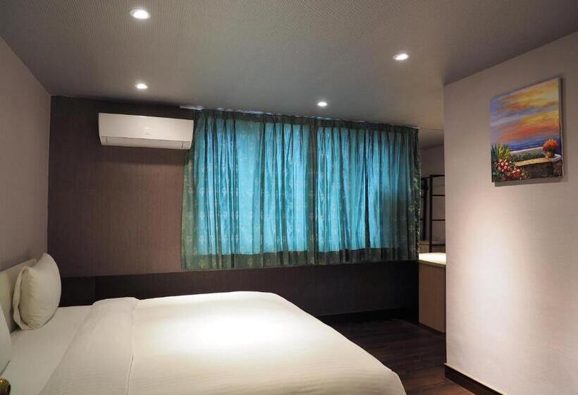 اتاق سوپریور, Daychen