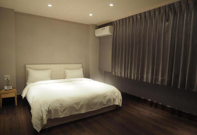 اتاق سوپریور, Daychen