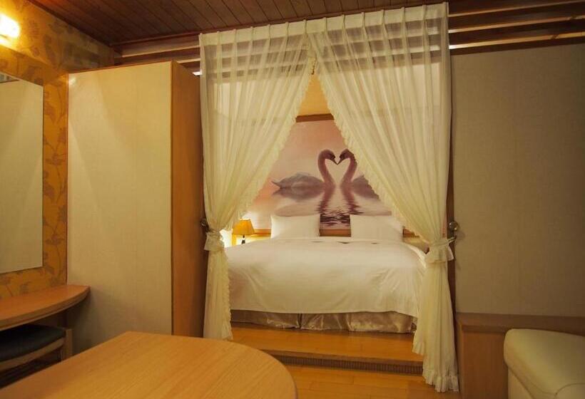 اتاق لوکس, Daychen