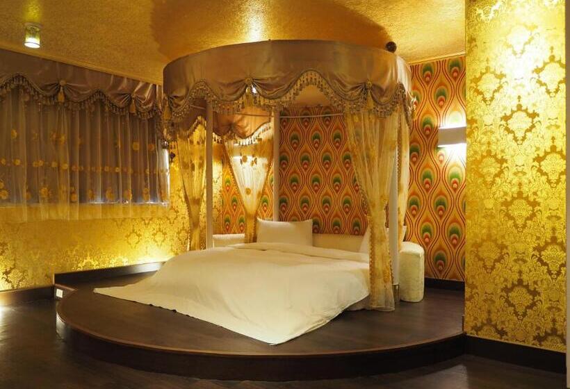 اتاق لوکس, Daychen