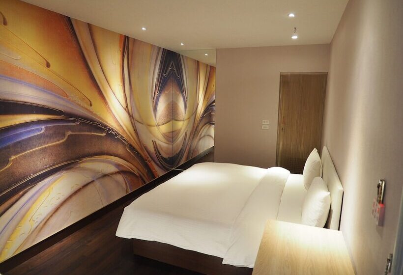 اتاق سوپریور, Daychen