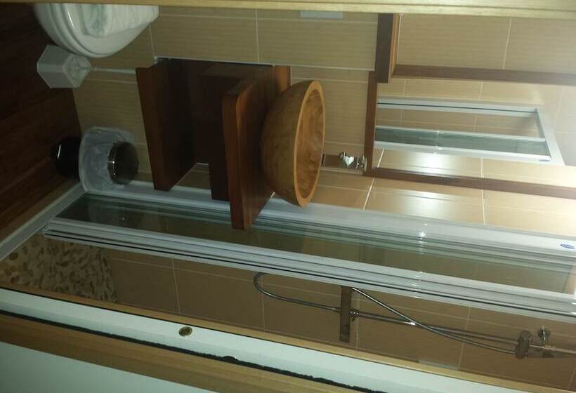 חדר סטנדרט, Green S Fleury Merogis