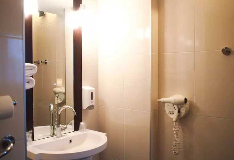 ファミリールーム, Hôtel Inn Design Resto Novo Alençon