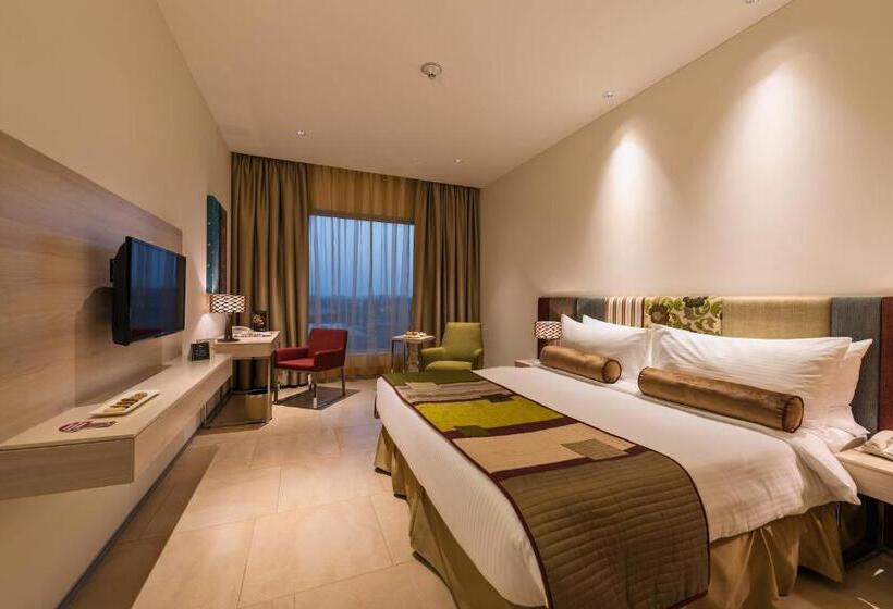 デラックスルーム, Pride Elite, Phaltan