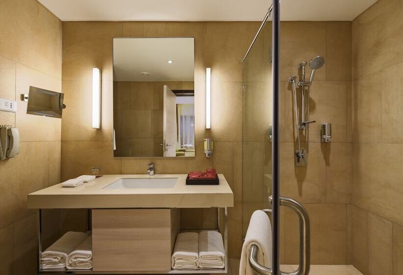 סוויטה, Pride Elite, Phaltan