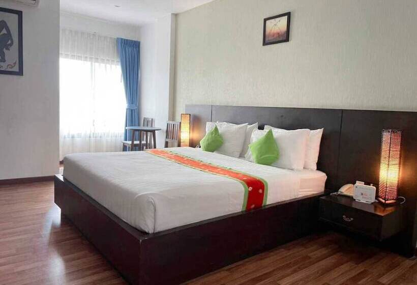 غرفة سوبيريور, Jing Jit