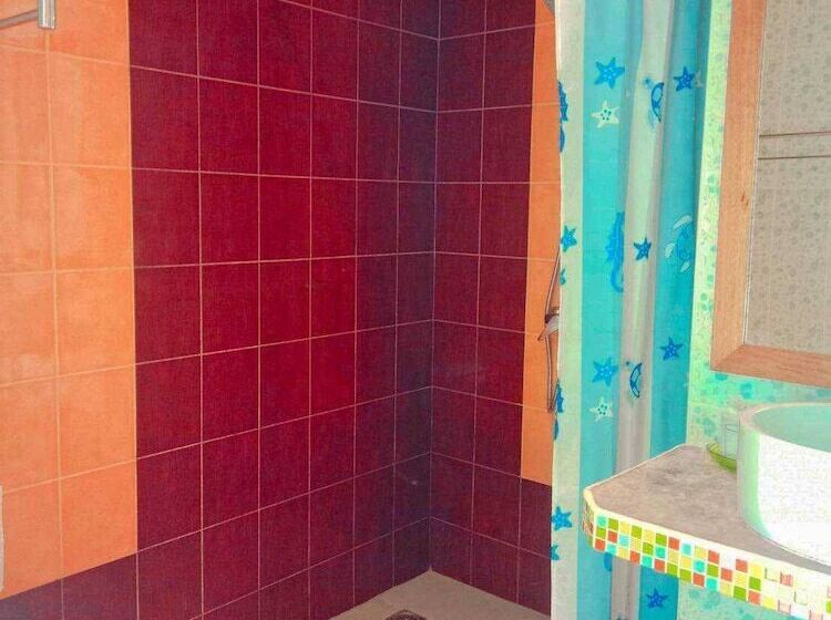 غرفة سوبيريور, Jing Jit