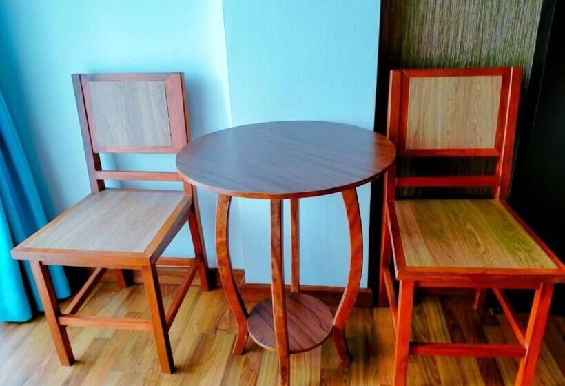 غرفة سوبيريور, Jing Jit