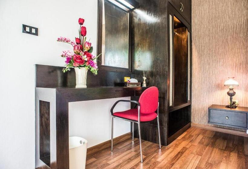 غرفة سوبيريور, Jing Jit