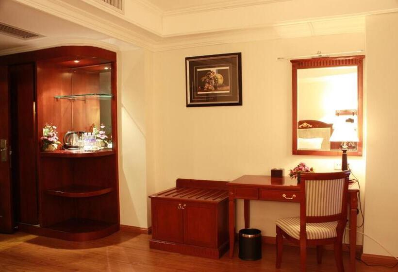 スーペリアトリプルルーム, Lux Riverside Hotel & Apartment