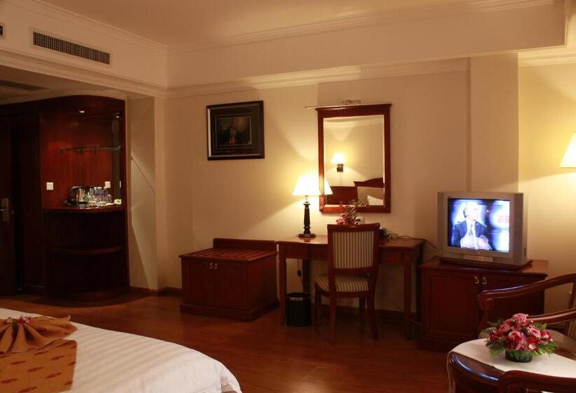 スーペリアトリプルルーム, Lux Riverside Hotel & Apartment