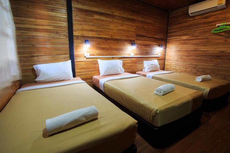 Номер Стандарт Трехместный, The Cobble Beach Hotel  Phi Phi Island