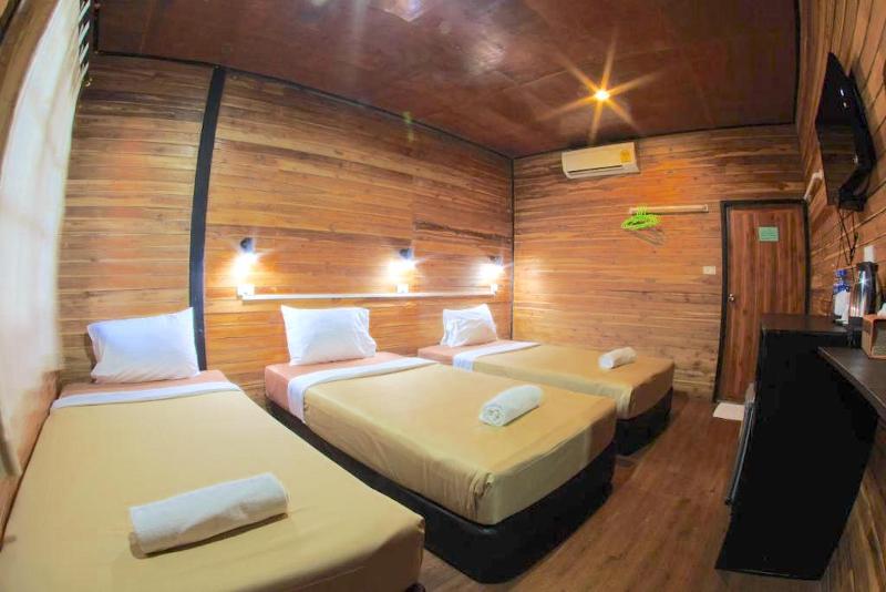 חדר סטנדרט לשלושה, The Cobble Beach Hotel  Phi Phi Island