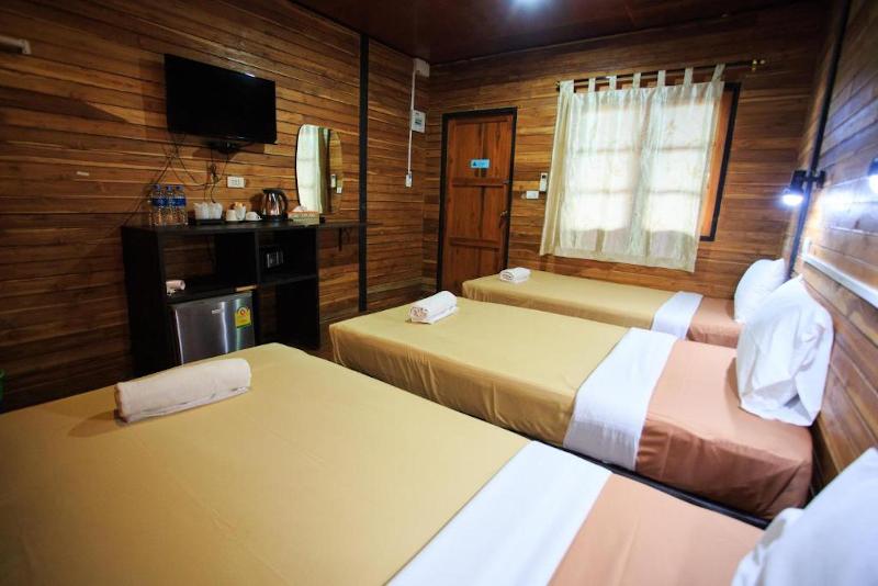 חדר סטנדרט לשלושה, The Cobble Beach Hotel  Phi Phi Island