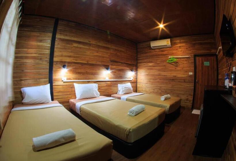 חדר סטנדרט לשלושה, The Cobble Beach Hotel  Phi Phi Island