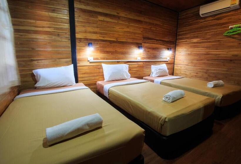 חדר סטנדרט לשלושה, The Cobble Beach Hotel  Phi Phi Island