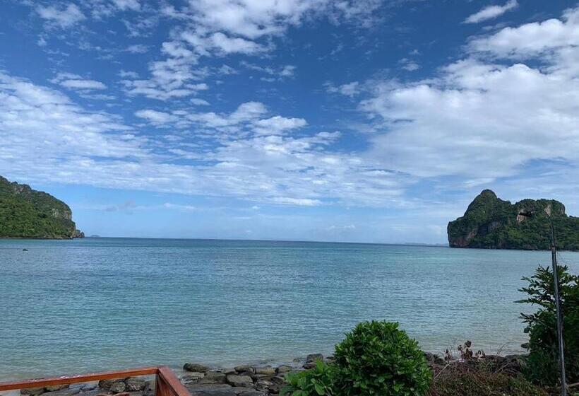 Бунгало Deluxe, The Cobble Beach Hotel  Phi Phi Island
