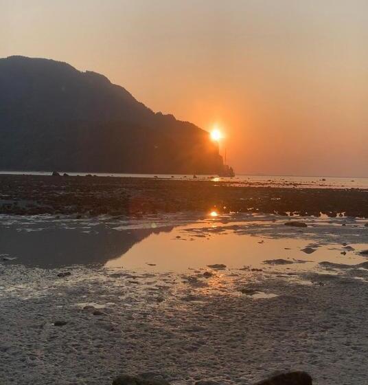 חדר משפחתי נוף לים, The Cobble Beach Hotel  Phi Phi Island