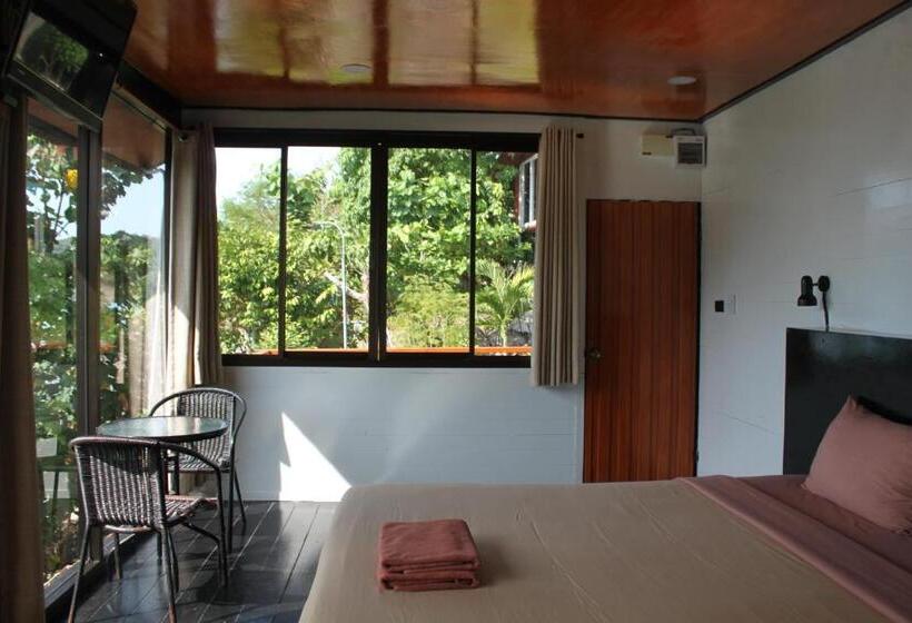 Бунгало Deluxe, The Cobble Beach Hotel  Phi Phi Island