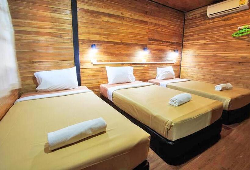 חדר סטנדרט לשלושה, The Cobble Beach Hotel  Phi Phi Island