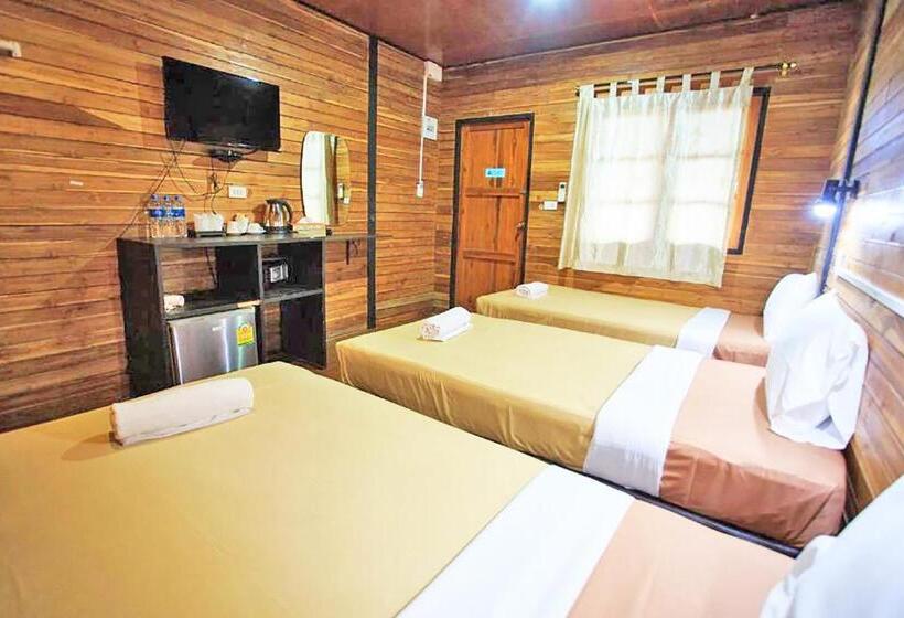 חדר סטנדרט לשלושה, The Cobble Beach Hotel  Phi Phi Island